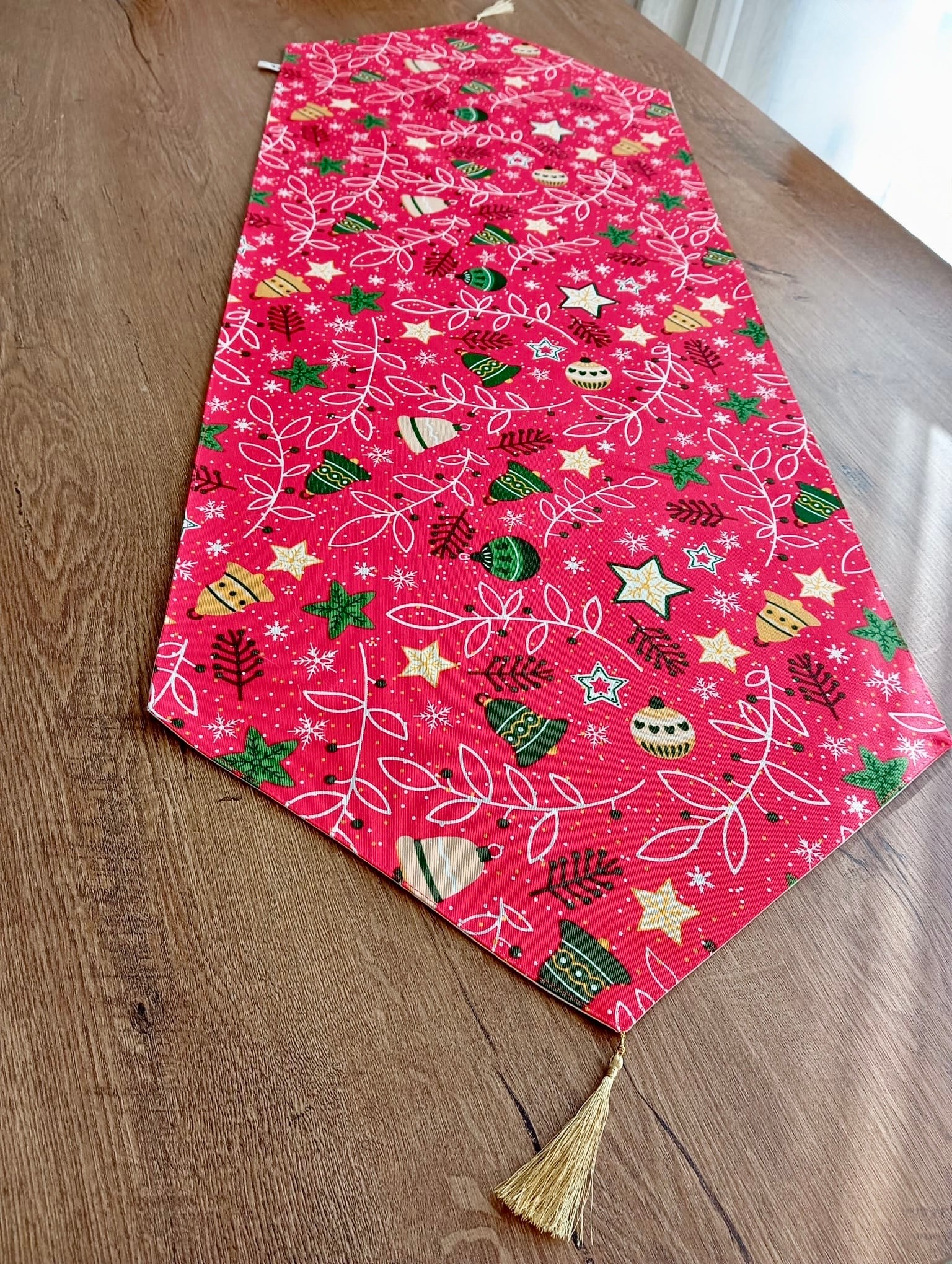 Yeni Yıl Sofraları İçin Şık ve Kaliteli Kırmızı Runner