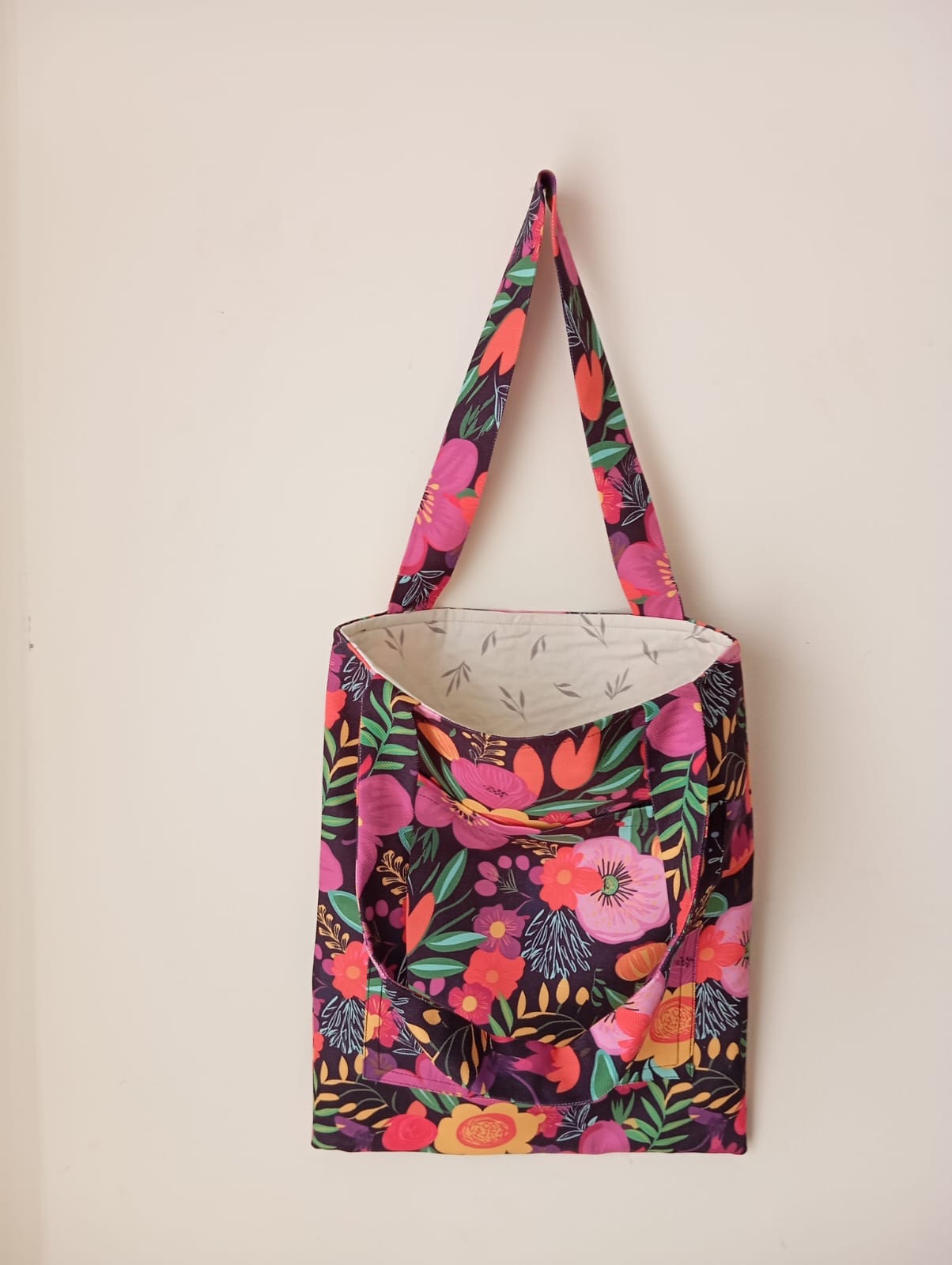 Renkli Çiçek Bahçesi Desenli Ön Cepli Tote Çanta - El Yapımı Günlük Omuz Çantası