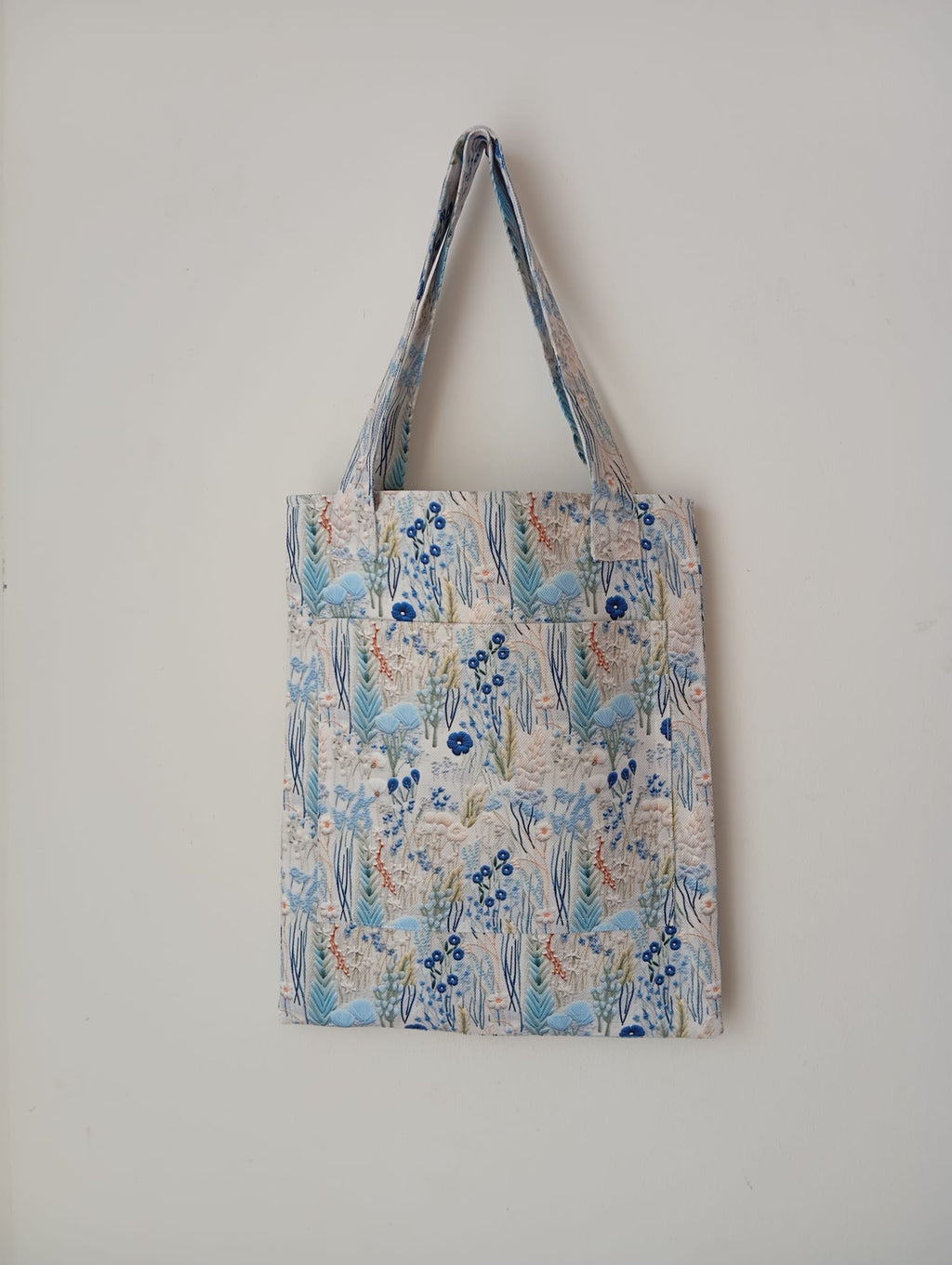 Mavi Kır Çiçekleri Desenli - Elyaf Dolgulu & Astarlı 3D Görünümlü Tote Çanta