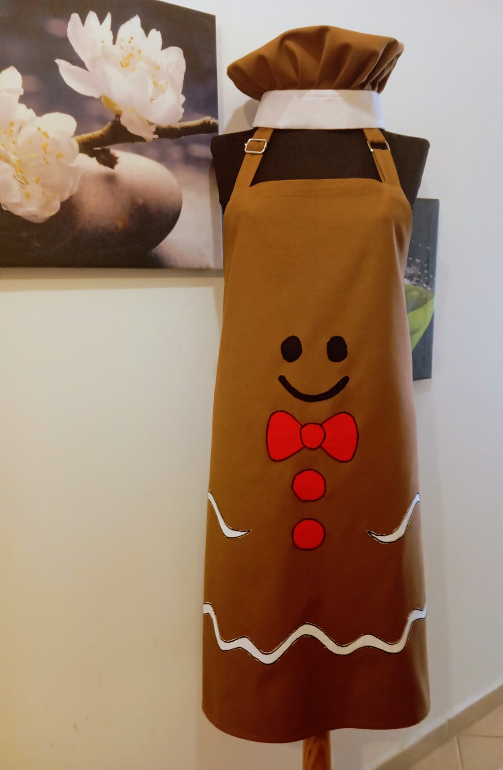 El Yapımı Zencefilli Kurabiye Adam Mutfak Önlüğü ve Şef Şapkası Seti - Yılbaşı Özel Önlüğü Seti