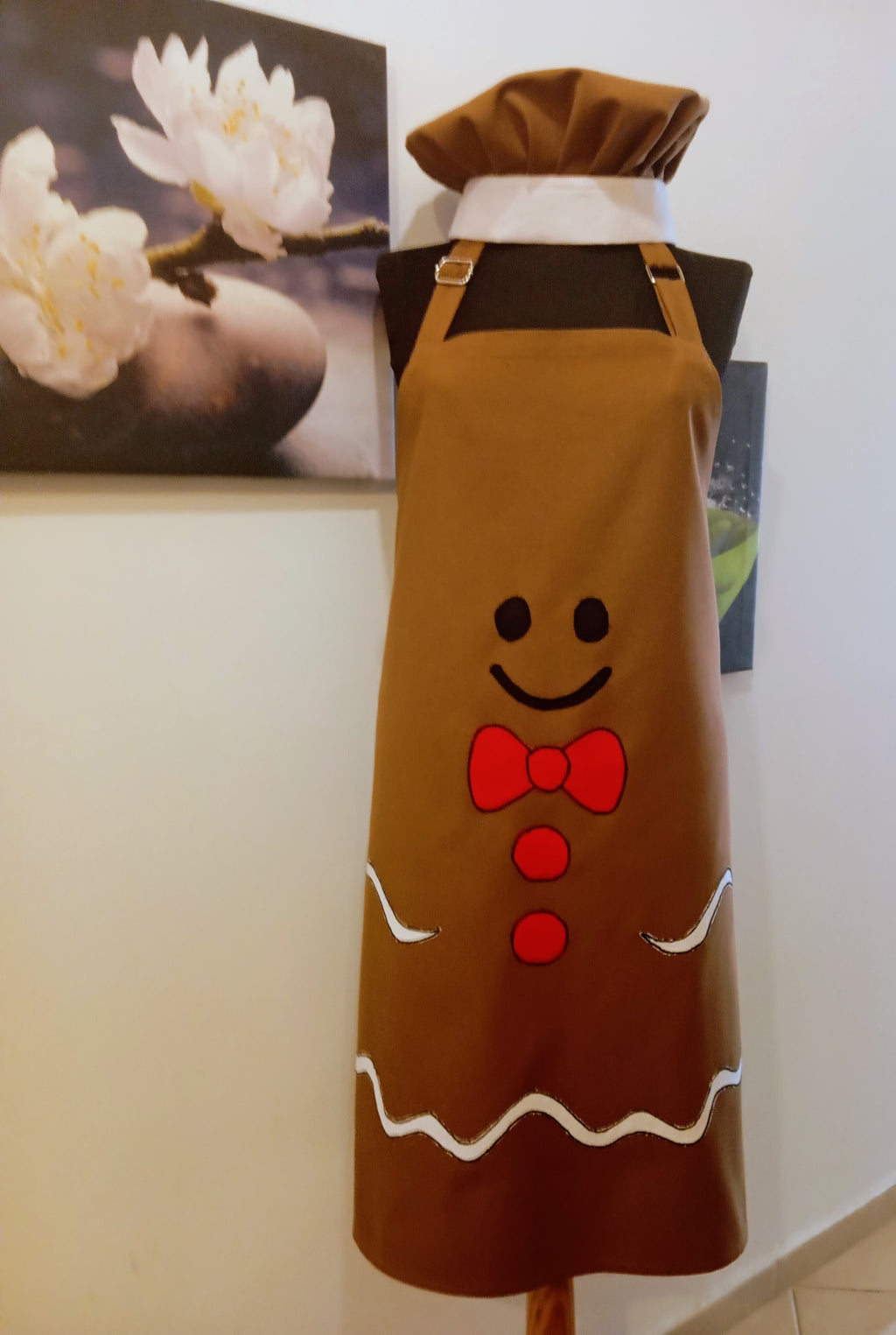 El Yapımı Zencefilli Kurabiye Adam Mutfak Önlüğü ve Şef Şapkası Seti - Yılbaşı Özel Önlüğü Seti