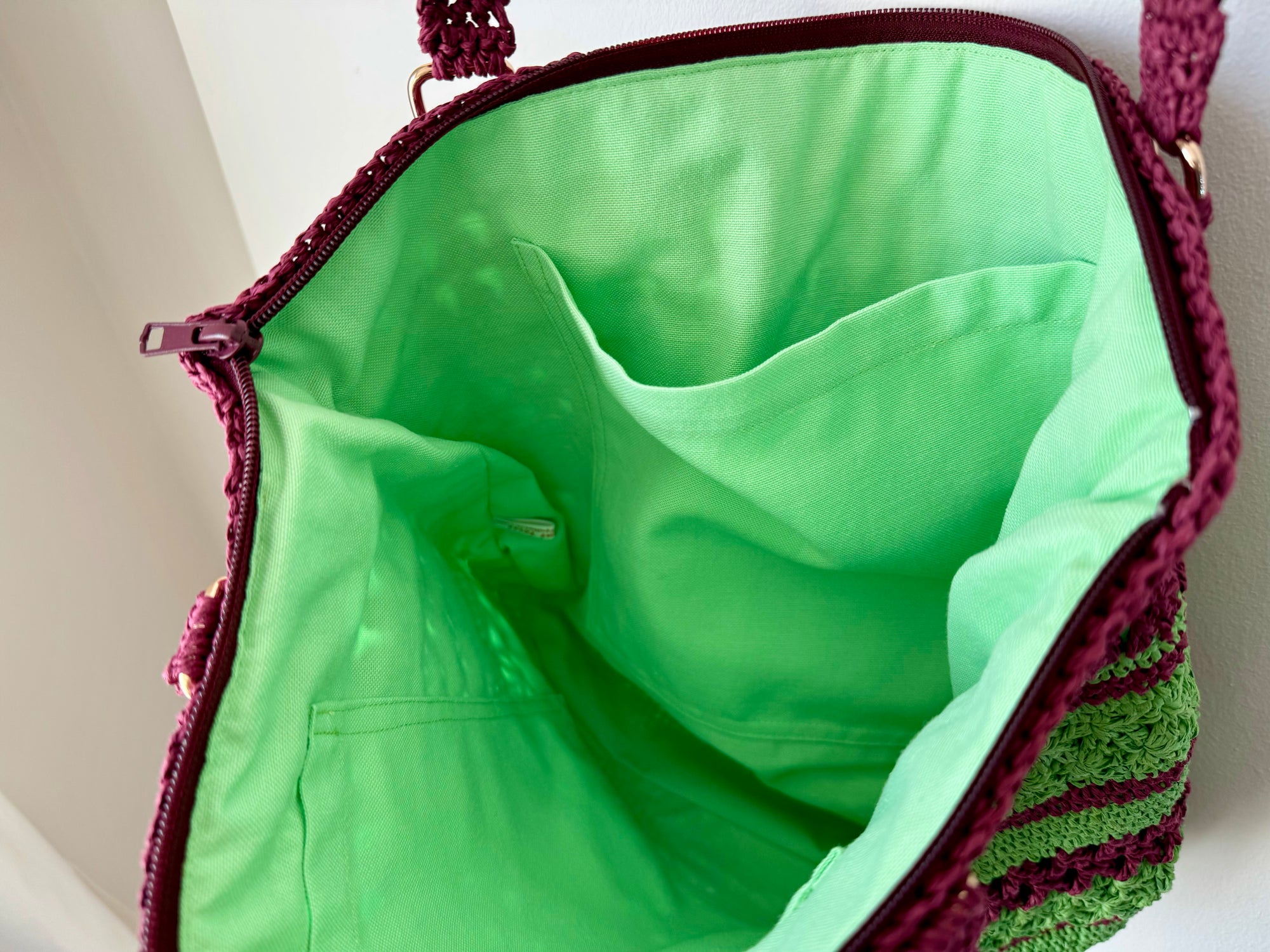 Astarlı ve Fermuarlı El Yapımı Omuz Çantası - Borde Yeşil Çizgili Kağıt İp Çanta