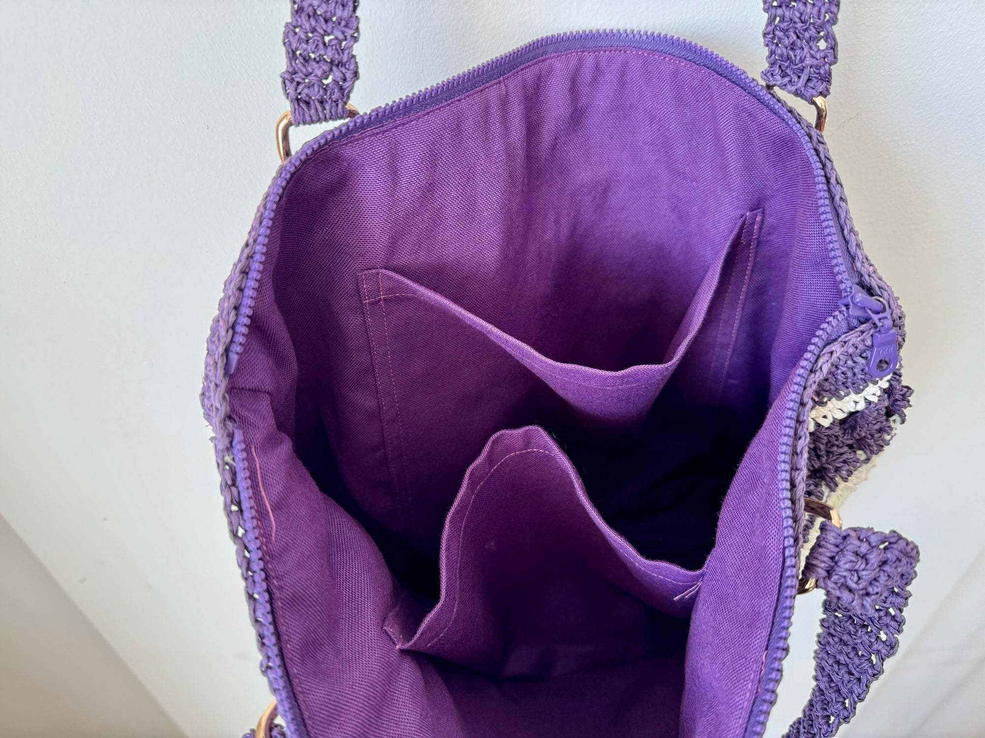 Astarlı ve Fermuarlı El Yapımı Omuz Çantası - Krem Mor Çizgili Kağıt İp Çanta