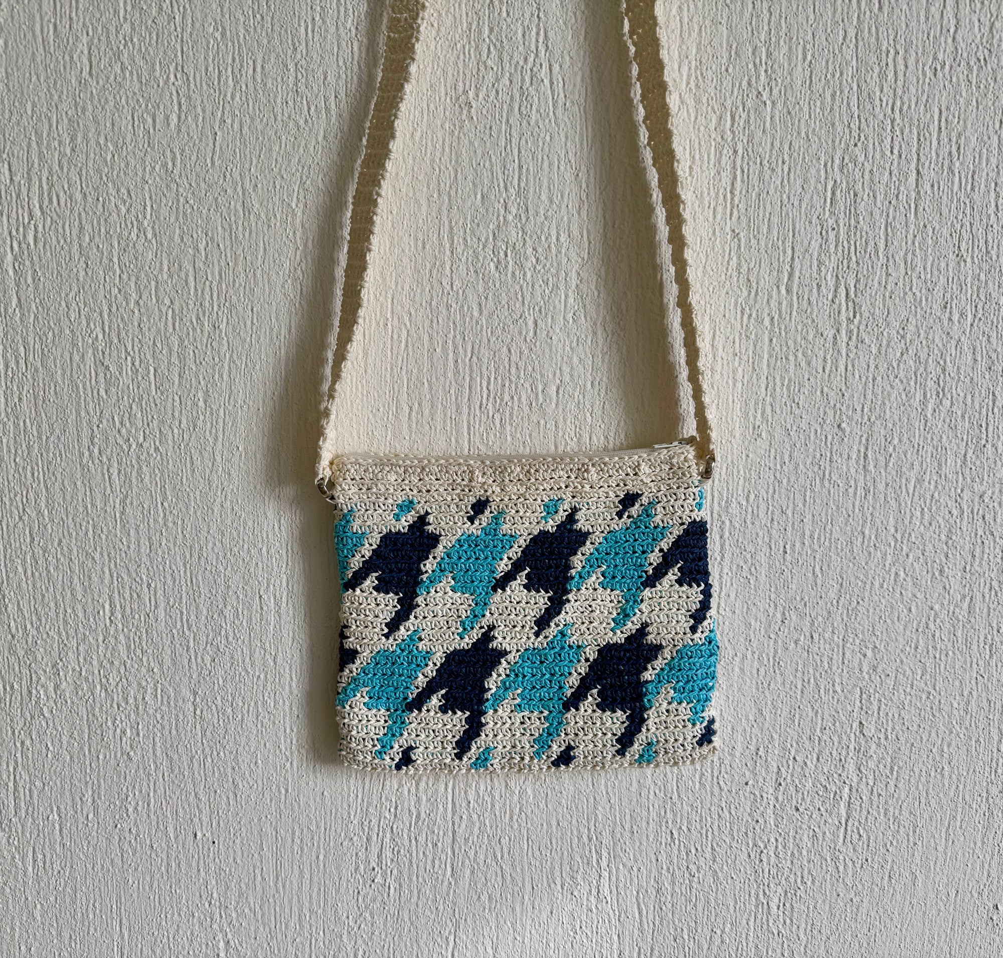 Ekru/Lacivert/Turkuaz - El Yapımı Wayuu Örgü Çanta - Kağıt İpten Astarlı & Cepli, Fermuarlı, Özel Tasarım Çapraz Çanta