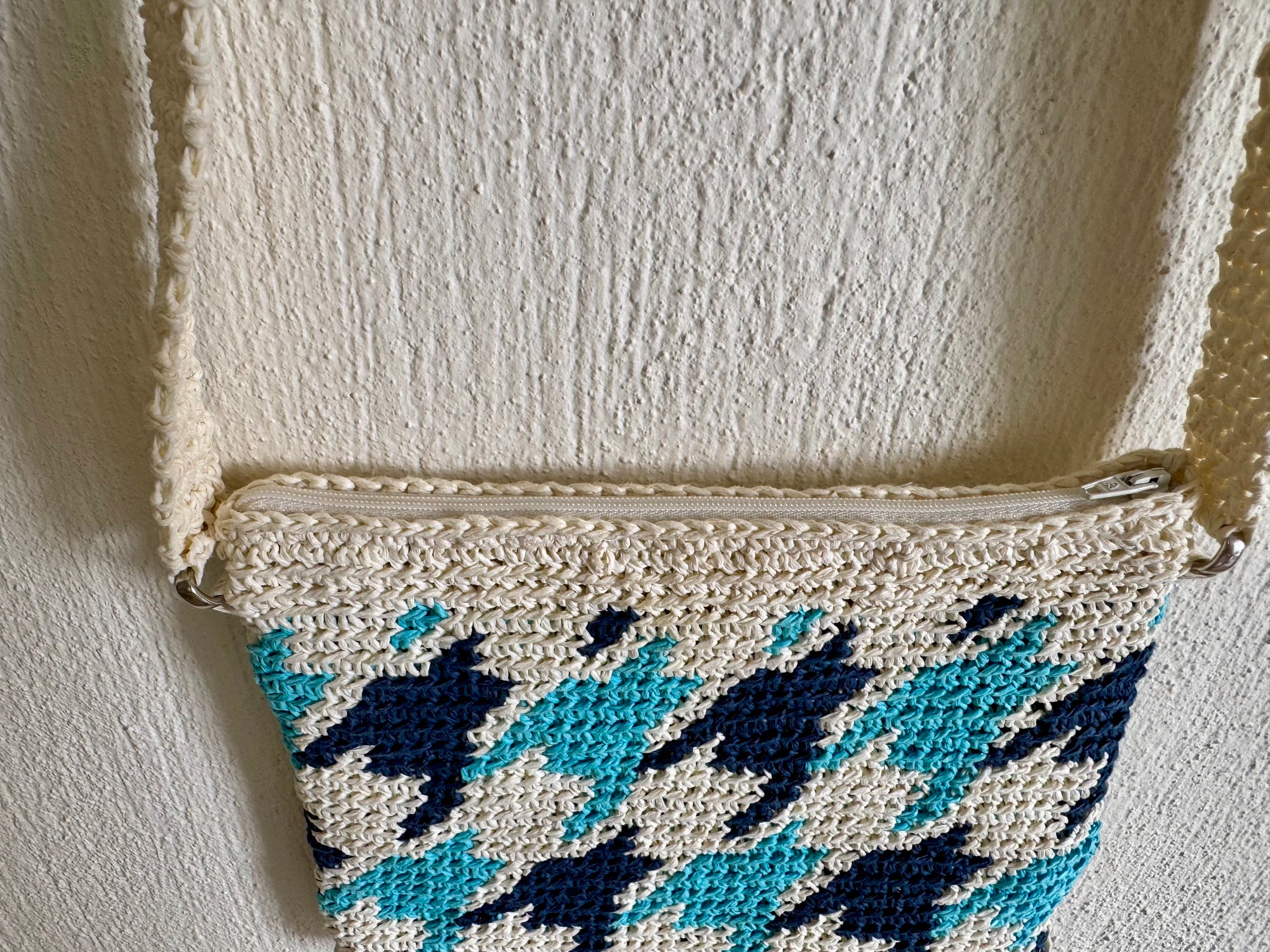 Ekru/Lacivert/Turkuaz - El Yapımı Wayuu Örgü Çanta - Kağıt İpten Astarlı & Cepli, Fermuarlı, Özel Tasarım Çapraz Çanta