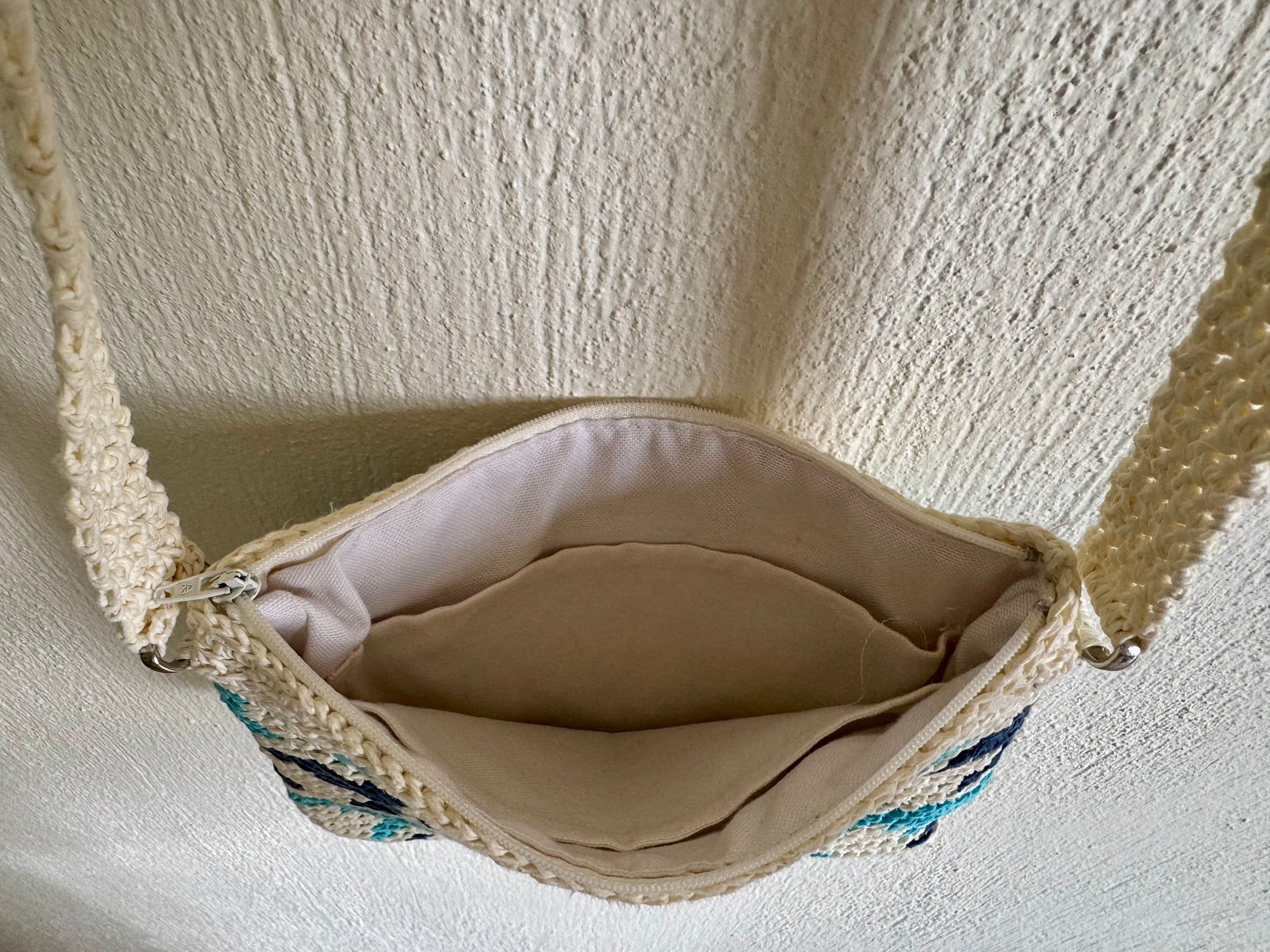 Ekru/Lacivert/Turkuaz - El Yapımı Wayuu Örgü Çanta - Kağıt İpten Astarlı & Cepli, Fermuarlı, Özel Tasarım Çapraz Çanta