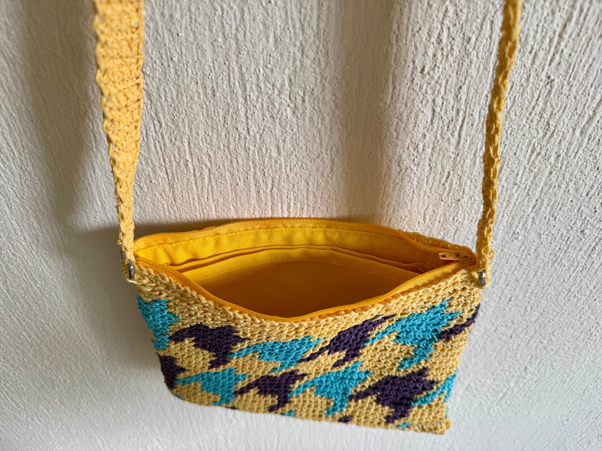 Sarı/Mor/Turkuaz - El Yapımı Wayuu Örgü Çanta - Kağıt İpten Astarlı & Cepli, Fermuarlı, Özel Tasarım Çapraz Çanta