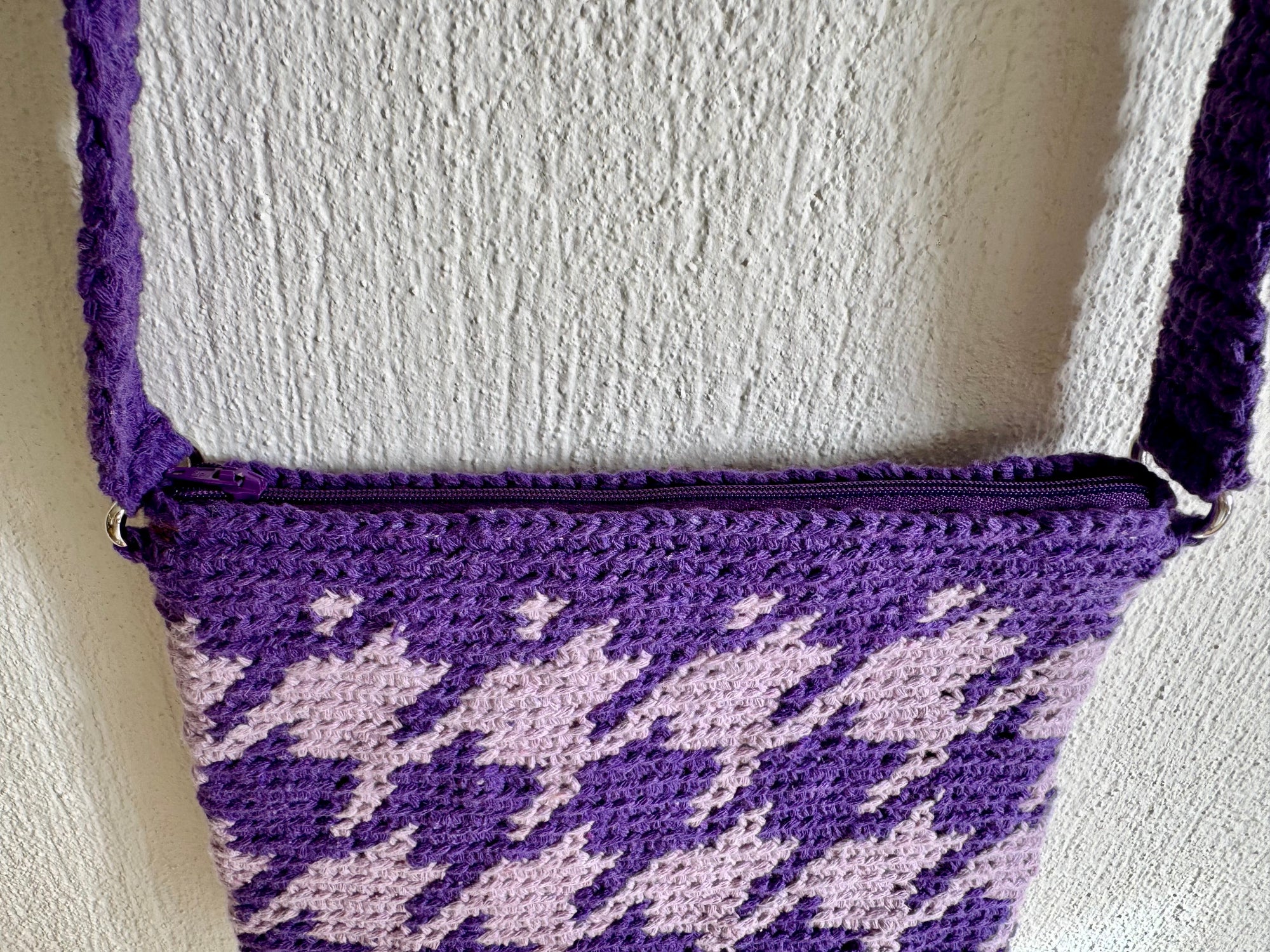 El Yapımı Wayuu Örgü Çanta - Astarlı & Cepli, Fermuarlı, Özel Tasarım Çapraz Mor Çanta