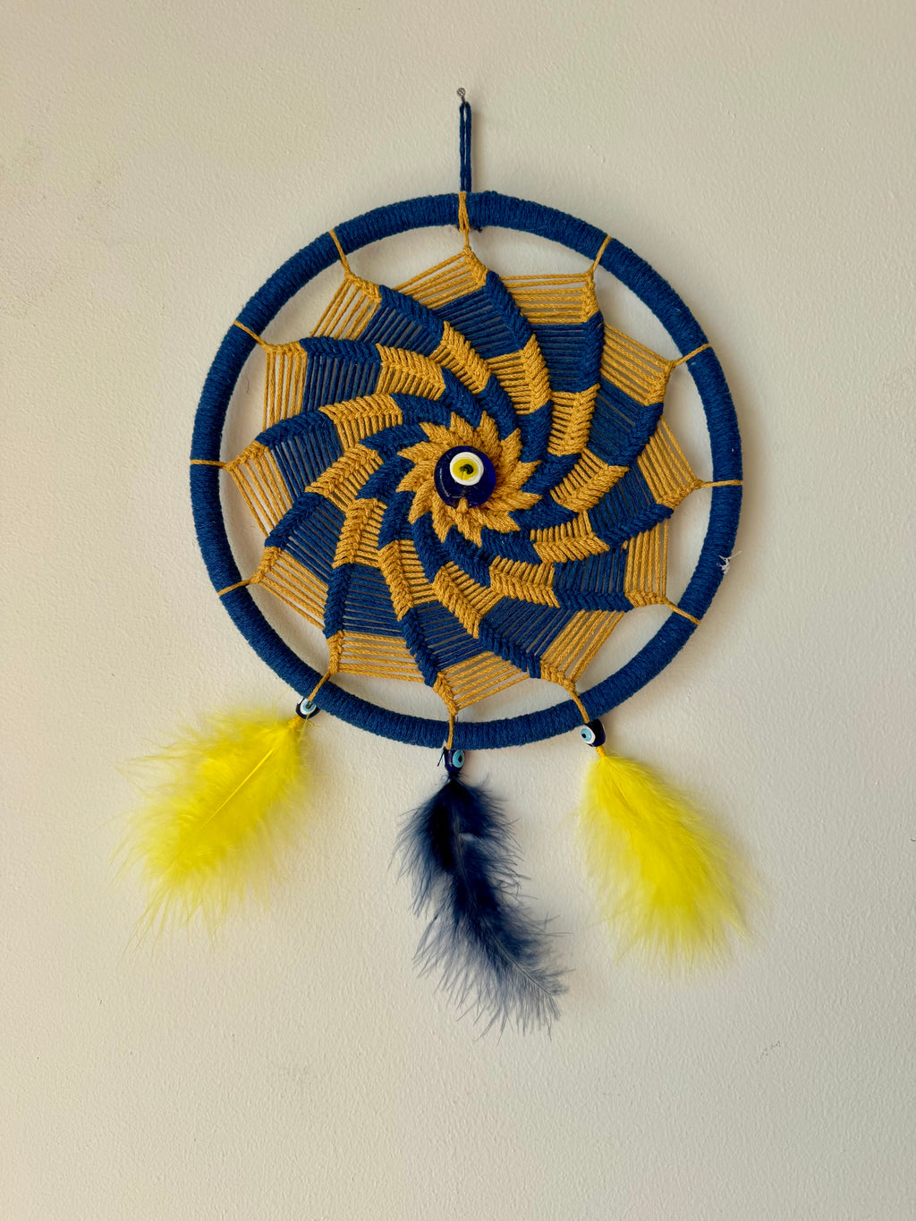 Sarı Lacivert Fenerbahçe Tutkusu: Nazar Boncuklu Taraftar Rüya Kapanı - El Yapımı Duvar Dekoru (22 cm)