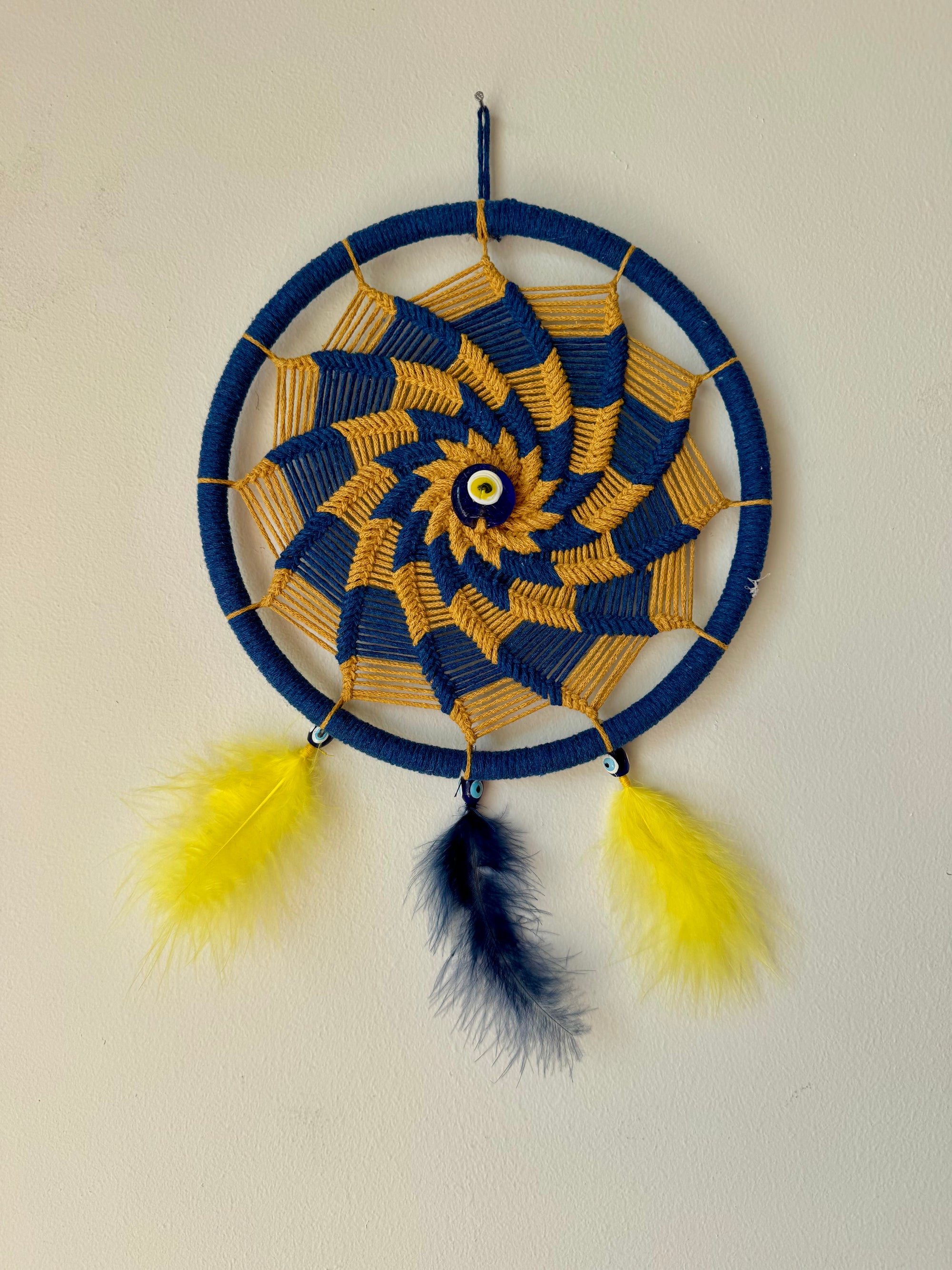 Sarı Lacivert Fenerbahçe Tutkusu: Nazar Boncuklu Taraftar Rüya Kapanı - El Yapımı Duvar Dekoru (22 cm)