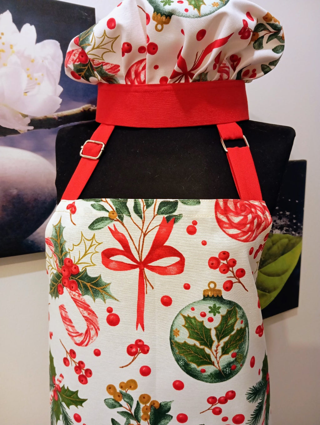 Yeni Yıl Hediyesi: Ayarlanabilir Yılbaşı Konseptli Önlük ve Şapka Takımı