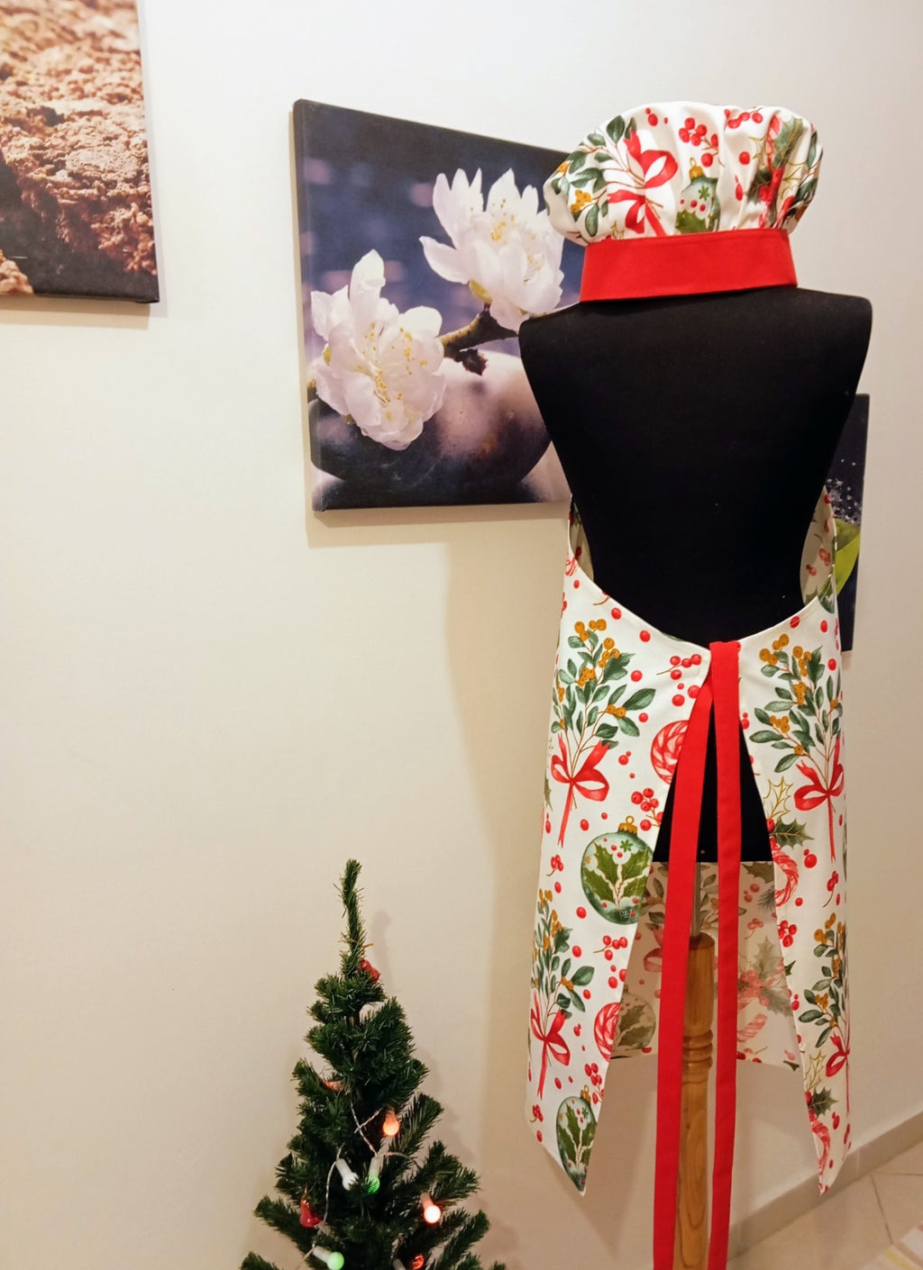 Yeni Yıl Hediyesi: Ayarlanabilir Yılbaşı Konseptli Önlük ve Şapka Takımı