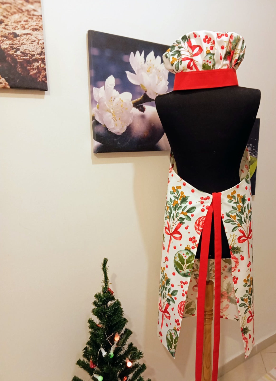 Yeni Yıl Hediyesi: Ayarlanabilir Yılbaşı Konseptli Önlük ve Şapka Takımı