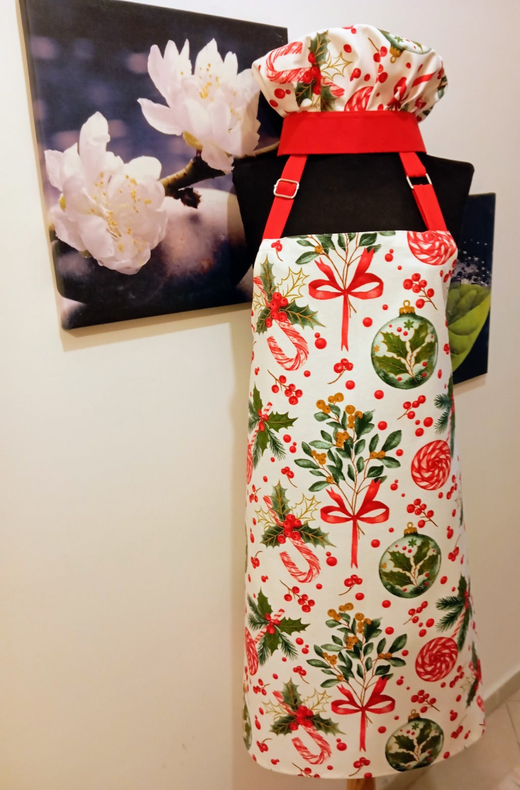 Yeni Yıl Hediyesi: Ayarlanabilir Yılbaşı Konseptli Önlük ve Şapka Takımı