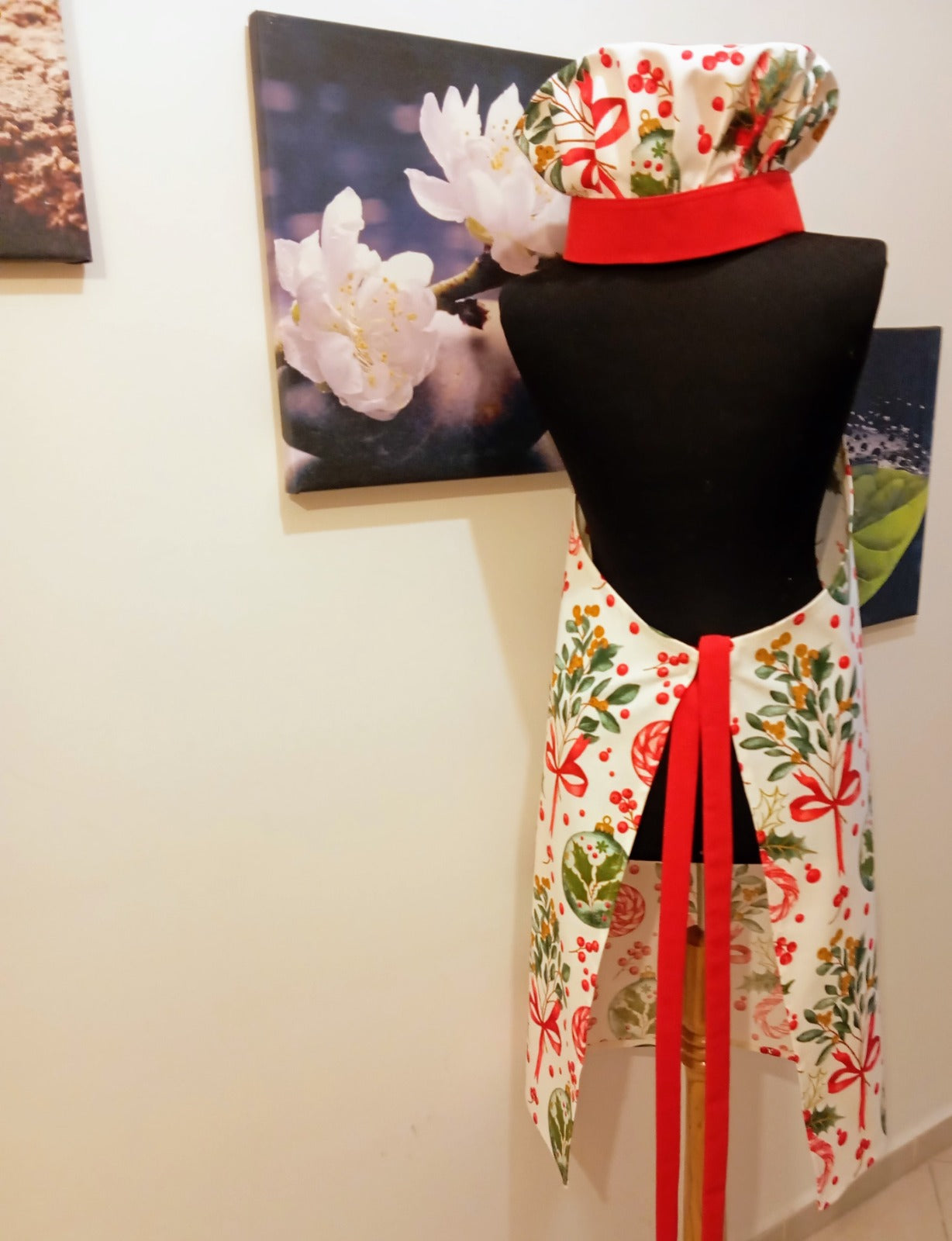 Yeni Yıl Hediyesi: Ayarlanabilir Yılbaşı Konseptli Önlük ve Şapka Takımı