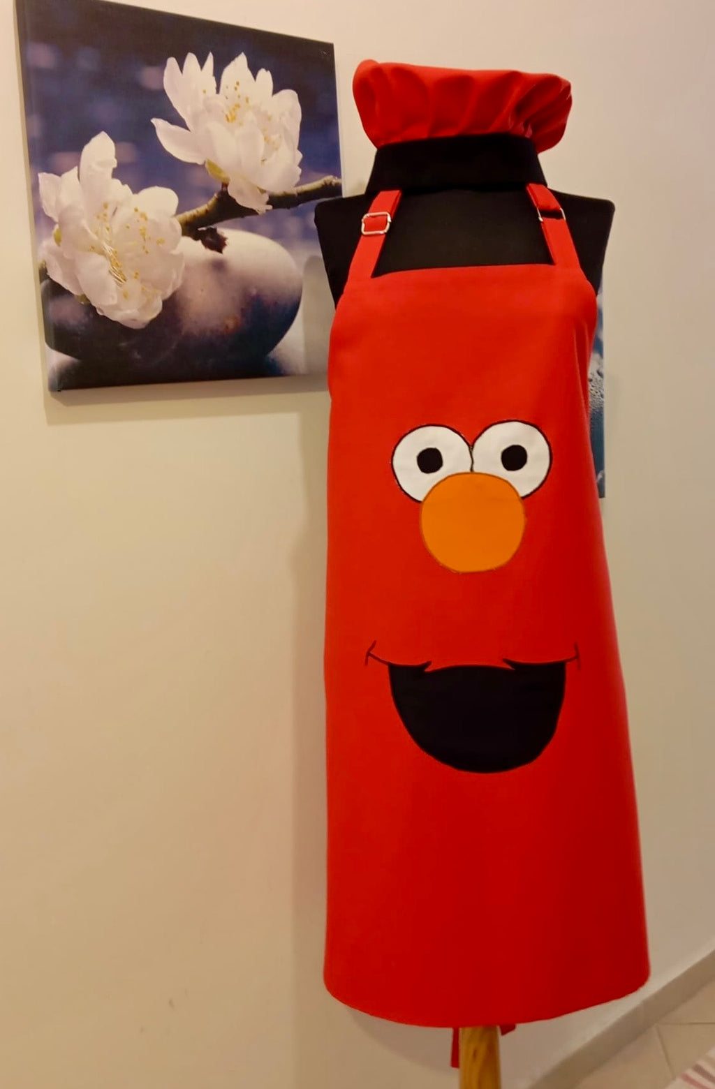 Susam Sokağı Elmo Tasarımlı Aşçı Seti: Ayarlanabilir Askı ve Şapkalı Mutfak Önlüğü Seti