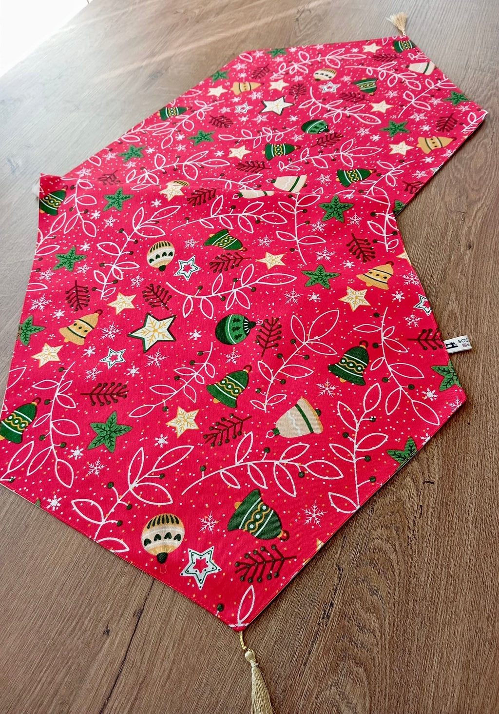 Yeni Yıl Sofraları İçin Şık ve Kaliteli Kırmızı Runner