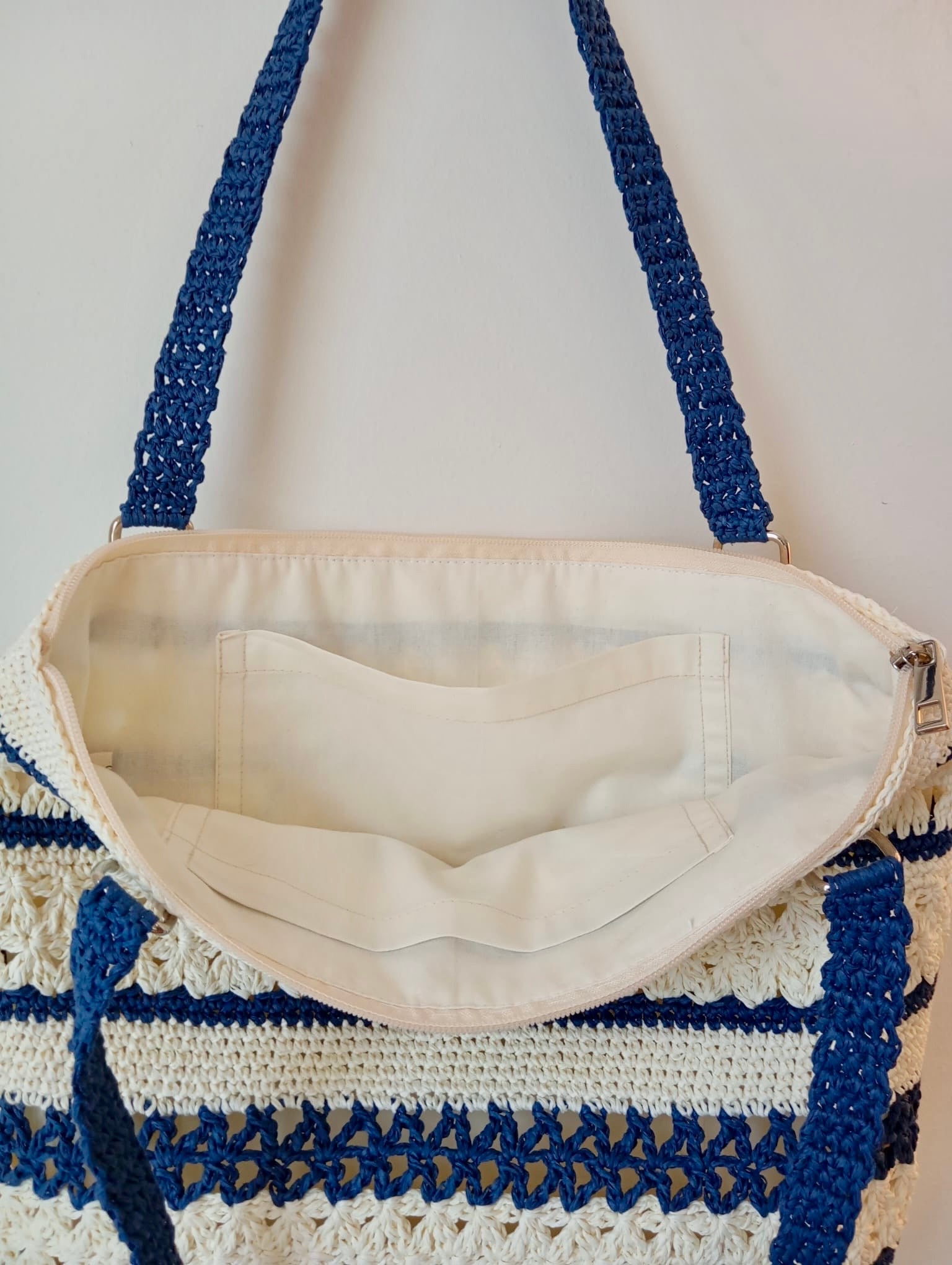 Astarlı ve Fermuarlı El Yapımı Omuz Çantası - Krem Lacivert Çizgili Kağıt İp Çanta