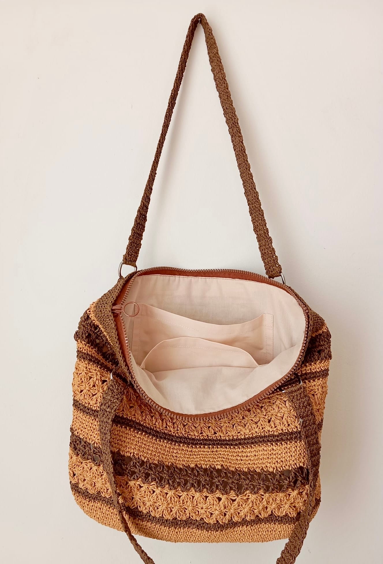 Astarlı ve Fermuarlı El Yapımı Omuz Çantası - Koyu Kahve Krem Kağıt İp Çanta
