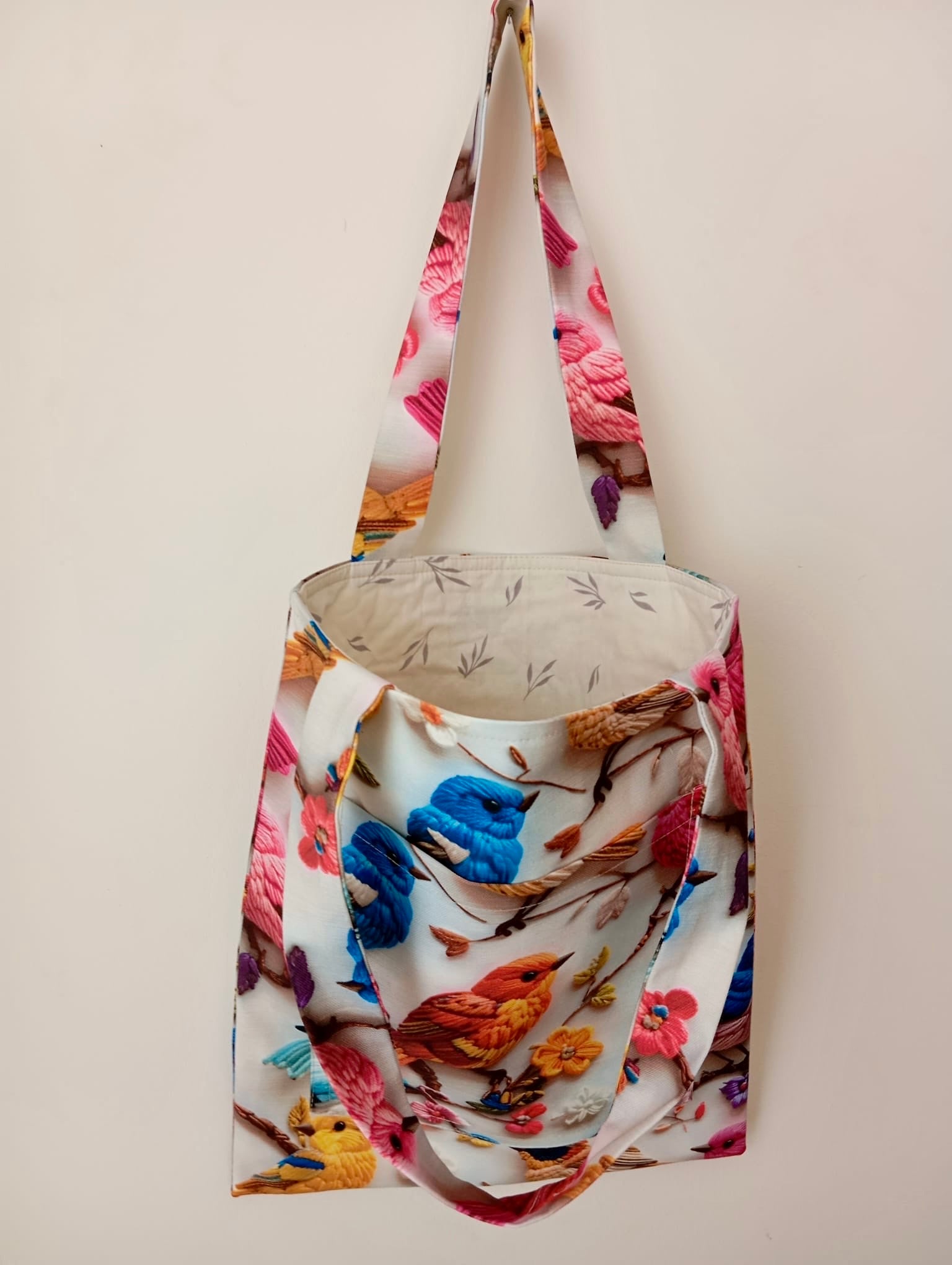 Renkli Kuş Desenli Ön Cepli Tote Bag - Bahar Dalları Temalı Bez Omuz Çantası