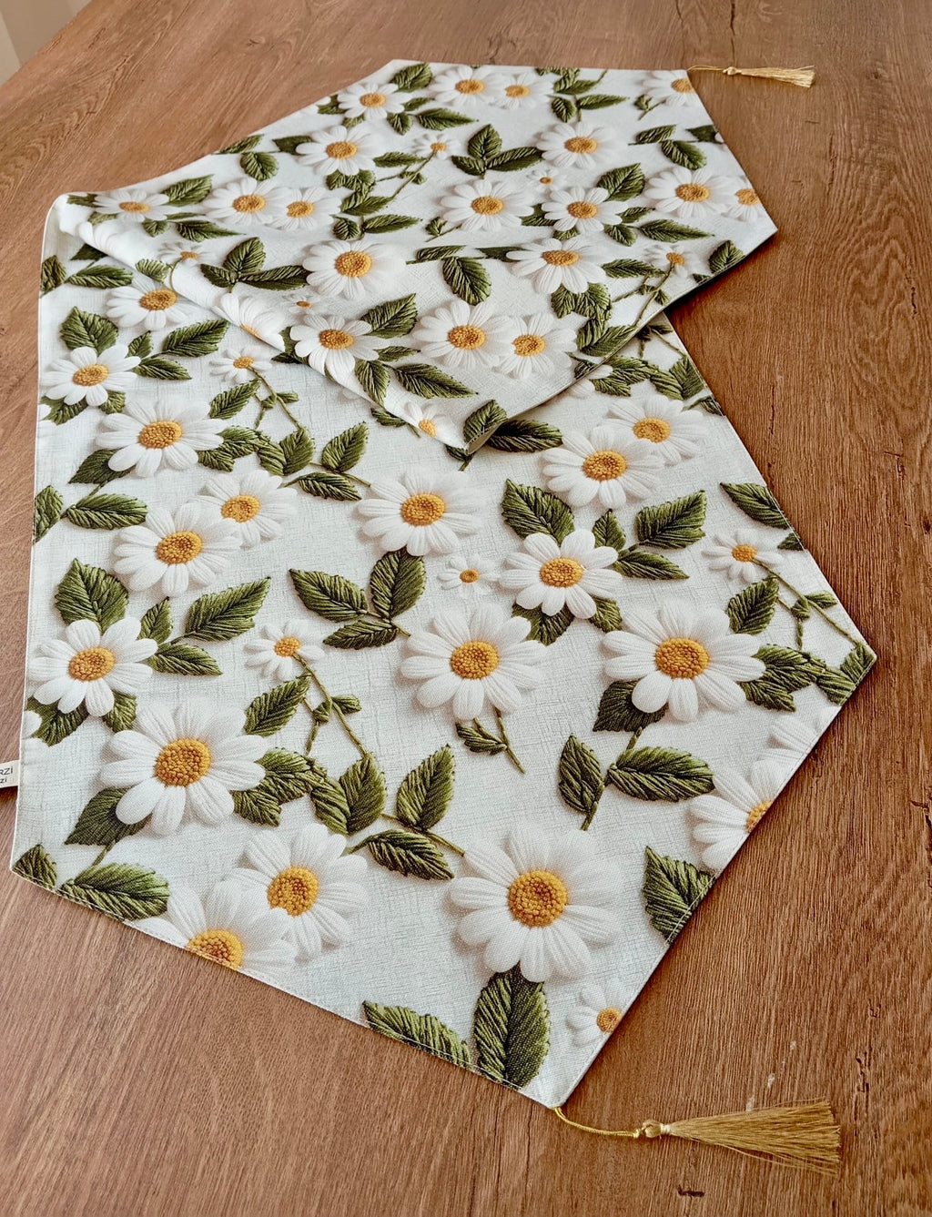 3D Görünümlü Papatya Desenli ve Püskül Detaylı Dekoratif Runner - Bahar Esintisi