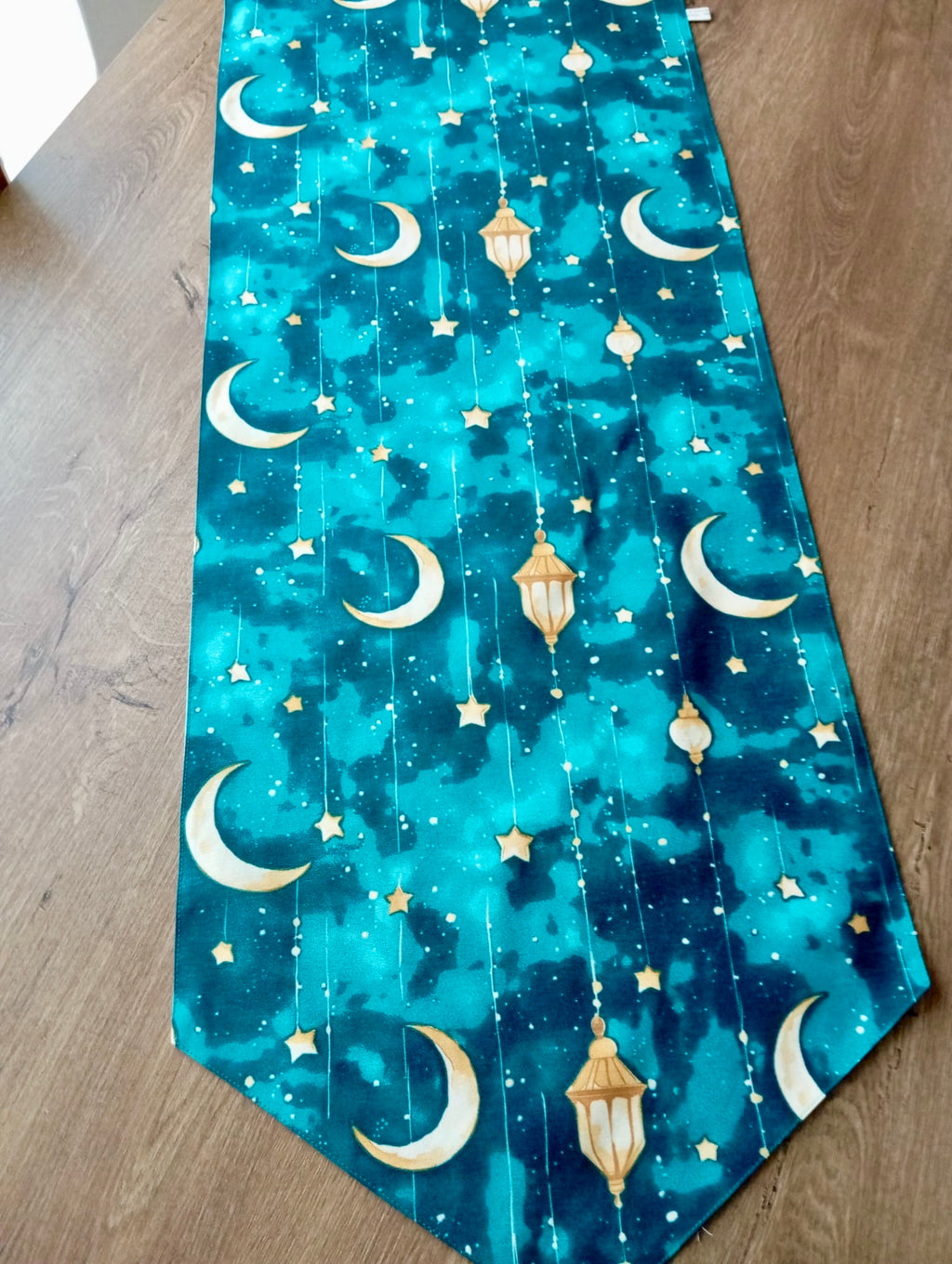 Turkuaz Ramazan Temalı Püsküllü Runner Masa Örtüsü (120x41 cm) - Ay Yıldız ve Kandil Desenli
