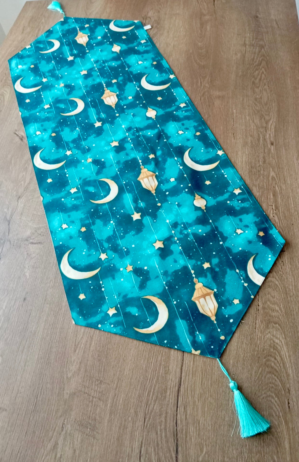 Turkuaz Ramazan Temalı Püsküllü Runner Masa Örtüsü (120x41 cm) - Ay Yıldız ve Kandil Desenli
