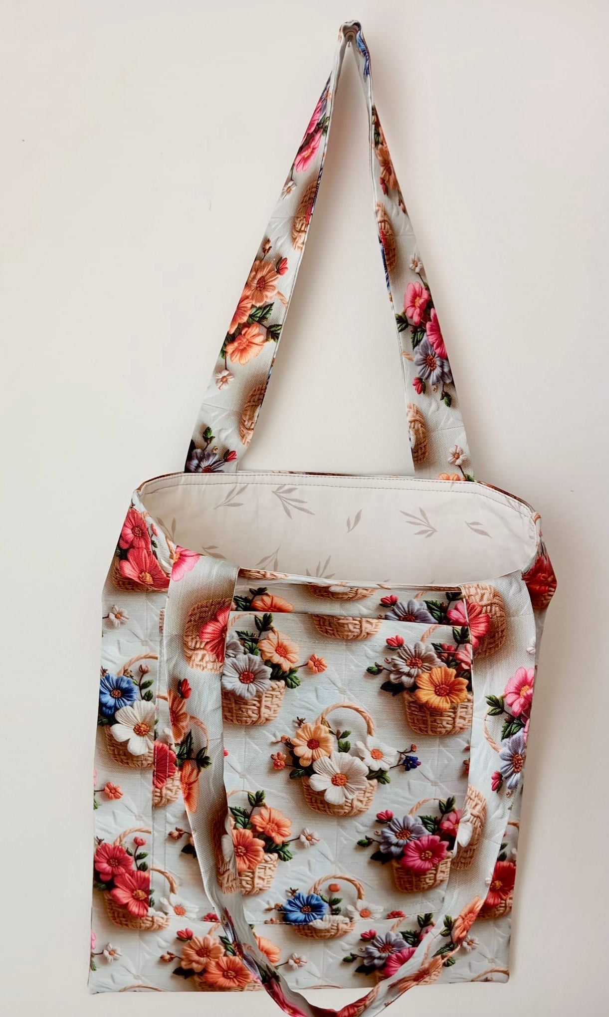 3D Efektli Sepette Çiçekler Ön Cepli Bez Çanta | Bahar Koleksiyonu Tote Bag