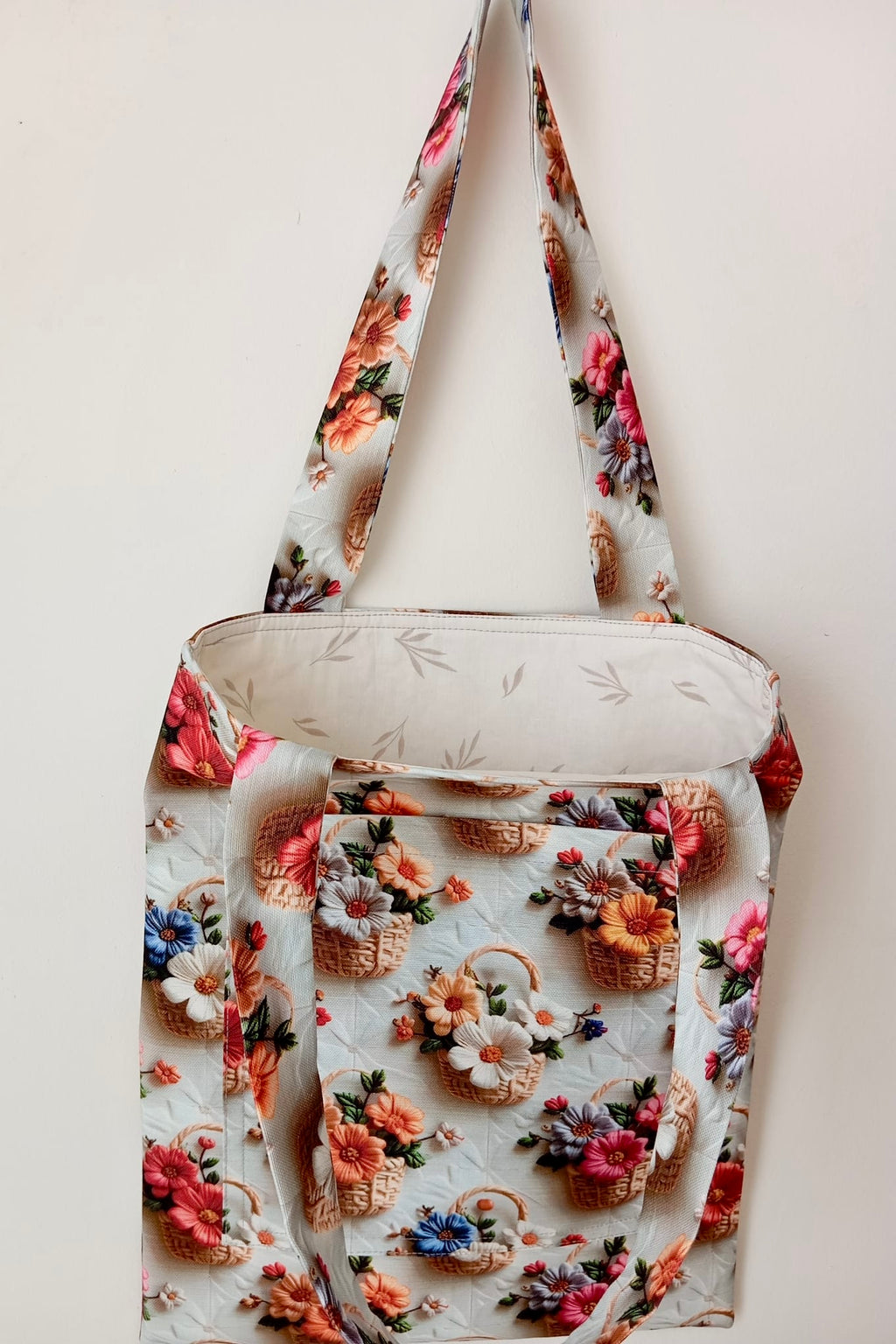3D Efektli Sepette Çiçekler Ön Cepli Bez Çanta | Bahar Koleksiyonu Tote Bag