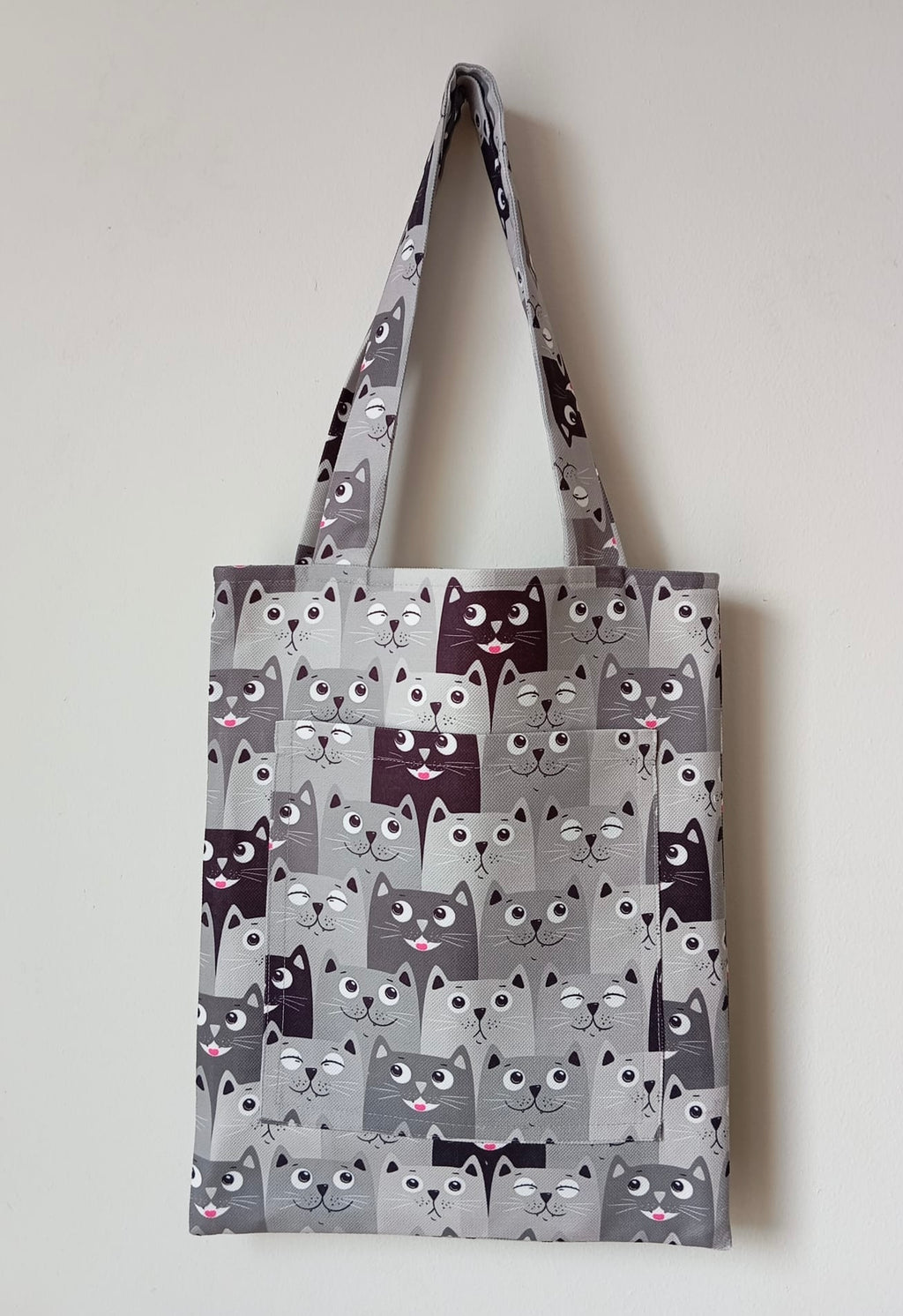 Cool Cats: Siyah Beyaz Kedi Desenli, Cepli ve Astarlı Bez Omuz Çantası