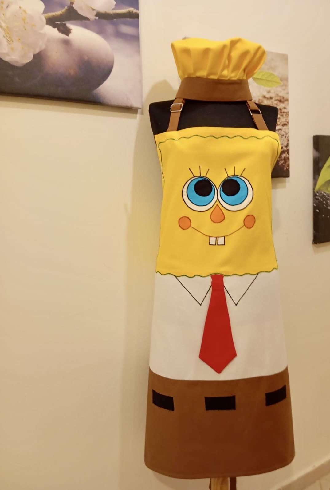 El Yapımı Sünger Bob Karakterli Mutfak Önlüğü Seti (2 Parça - Şapka ve Önlük)